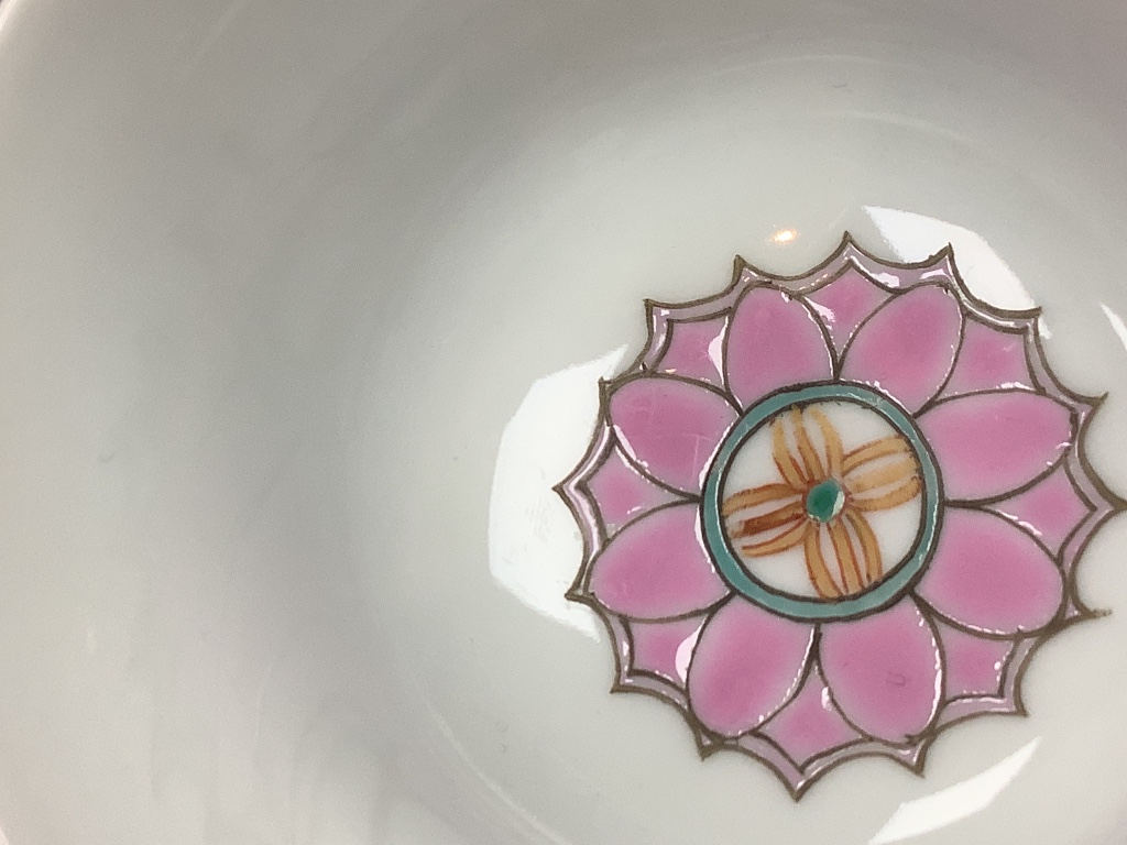 A pair of footed polychrome bowls, diameter 9cm